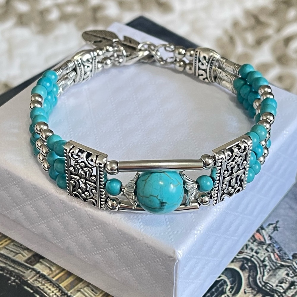 Elegant Turquoise Boho Bracelet - A Timeless Accessory For Women.